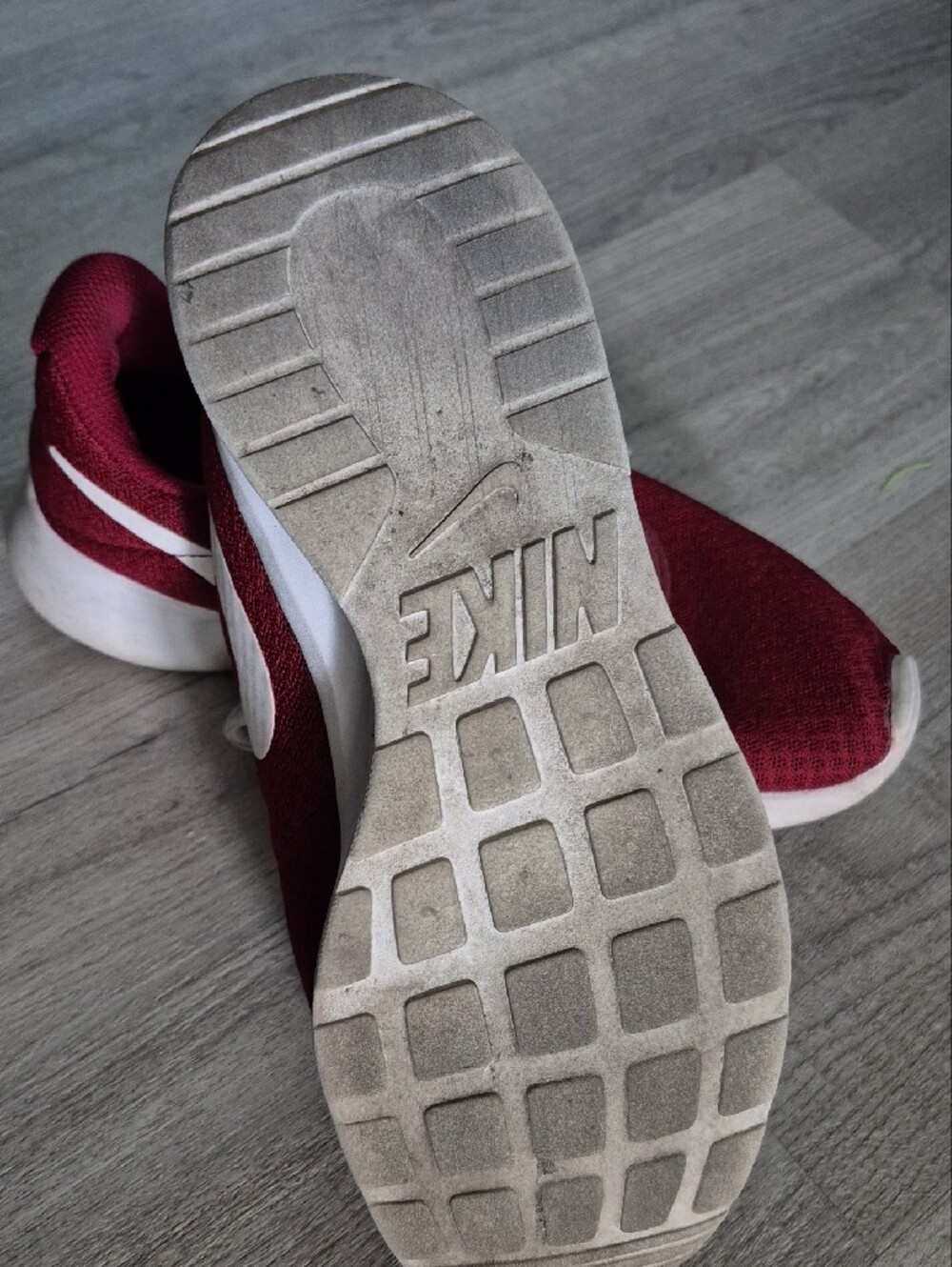 Nike Women's Maroon and White Athletic Sneakers - Picture 4 of 10